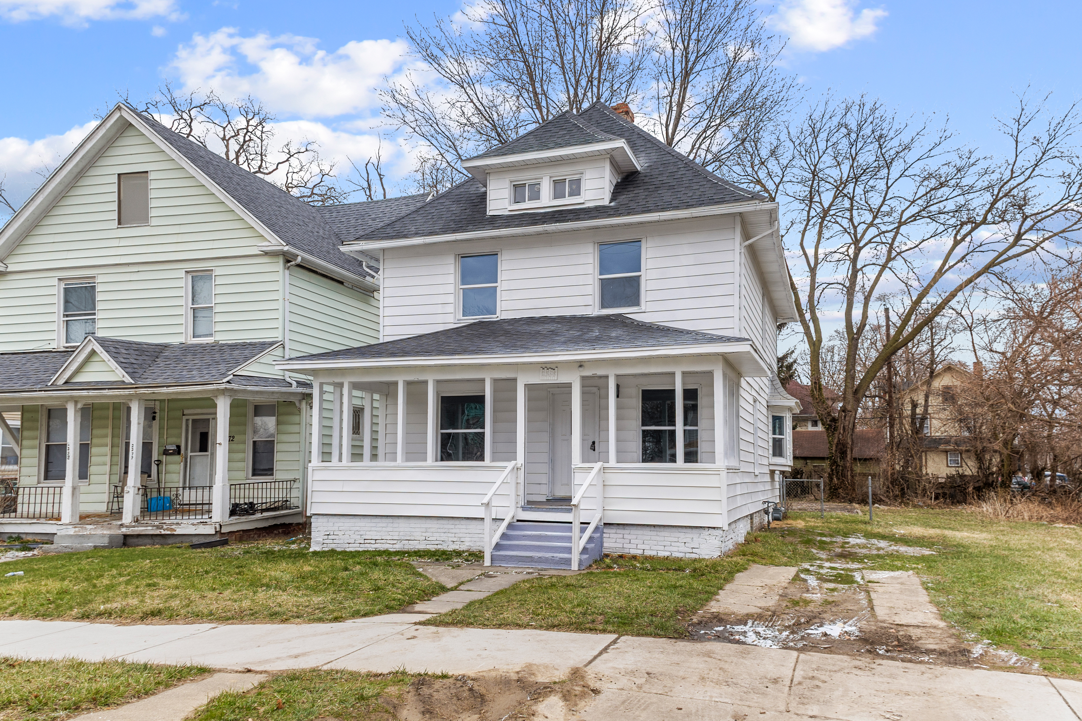 Lucas County real estate photography - modern home exterior